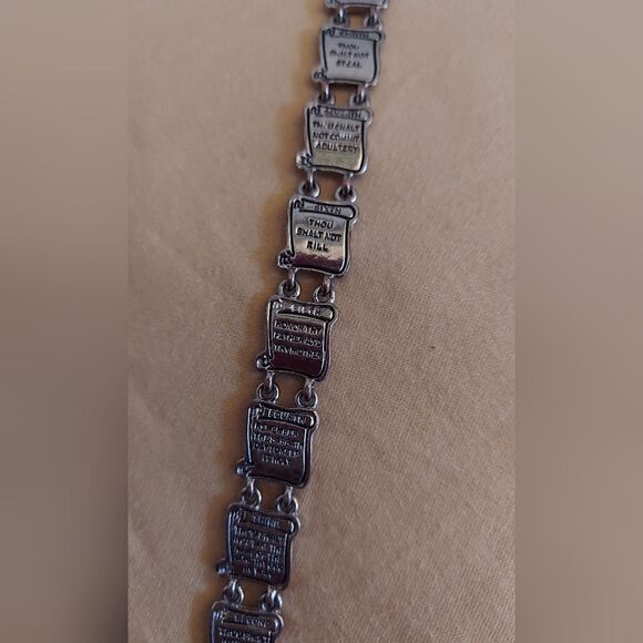 Vintage Avon Silver Tone Religious Ten Commandments Bracelet 7”-7. - Picture 2 of 5